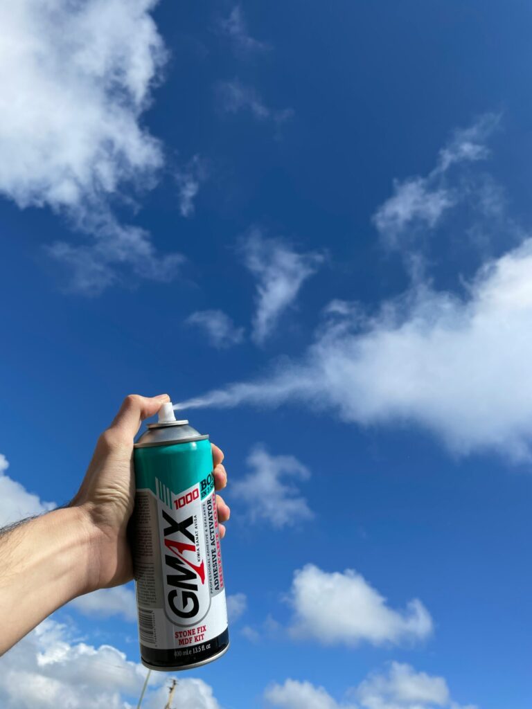 シリコンスプレーを拭く