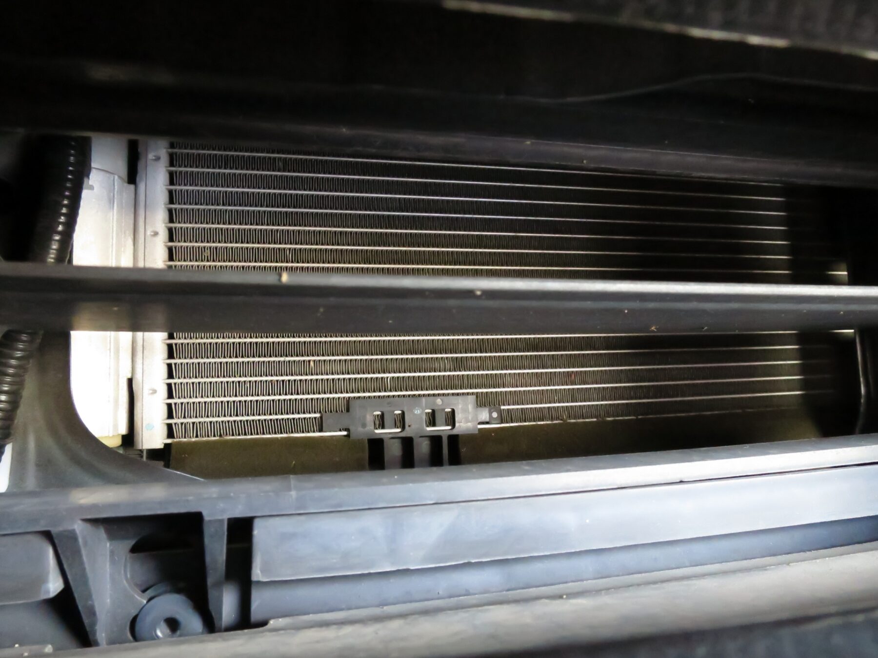 エアーインテークから見えるラジエター