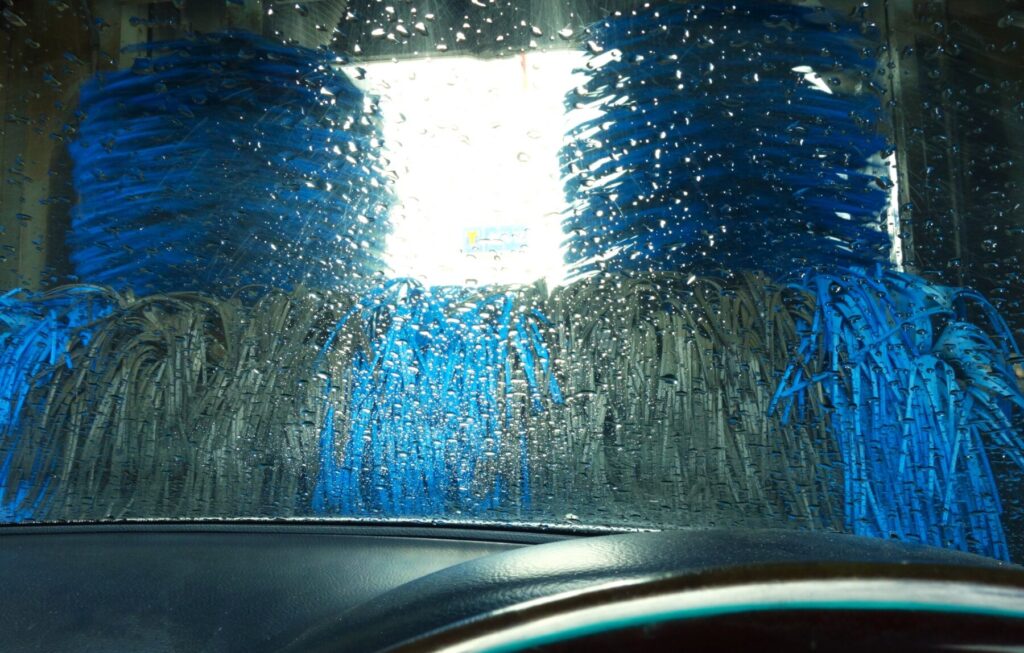 セルフガソリンスタンドで洗車する