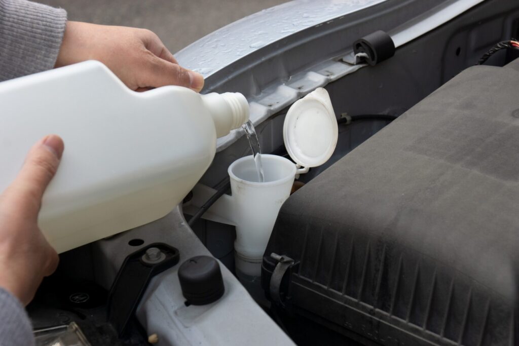 ウインドウォッシャー液を補充する