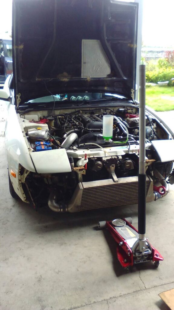 チューニング車に大型ラジエターを取り付ける