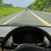 高速道路を走行している運転手の目線