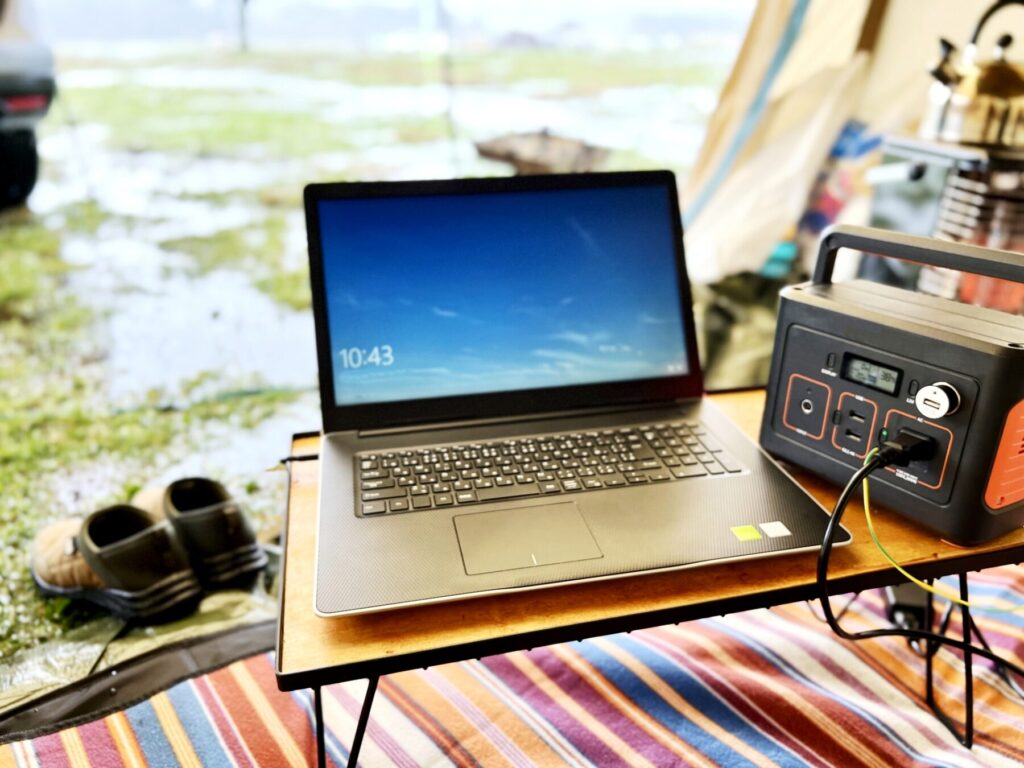 車中泊の車内でポータブル電源を使う