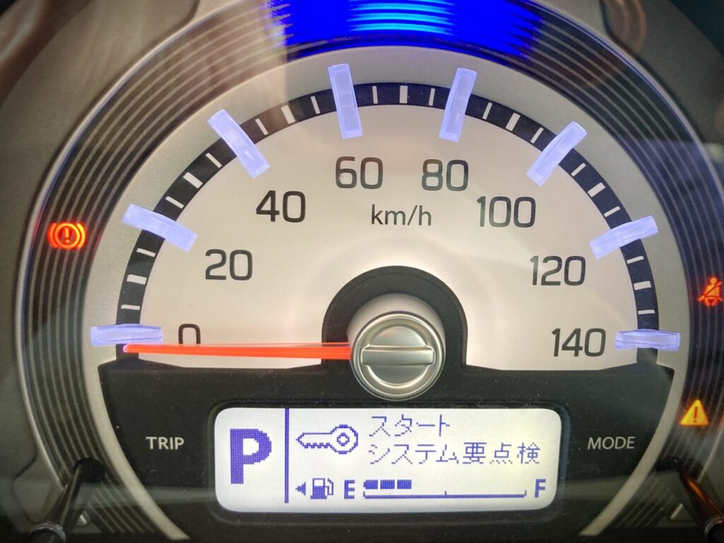 メーター内のシステム異常を警告する表示