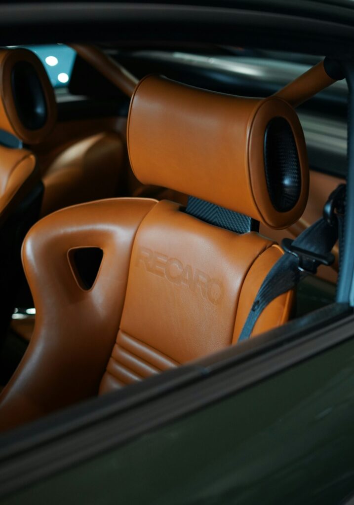 革製の高級レカロシート