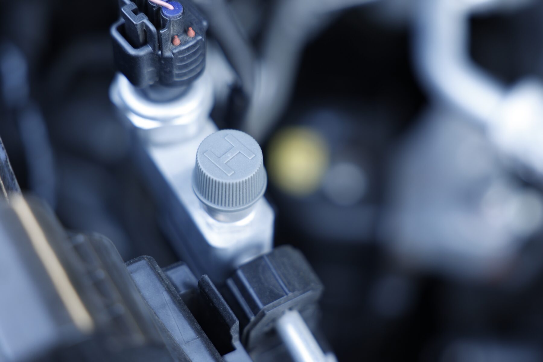 カーエアコン配管の高圧側