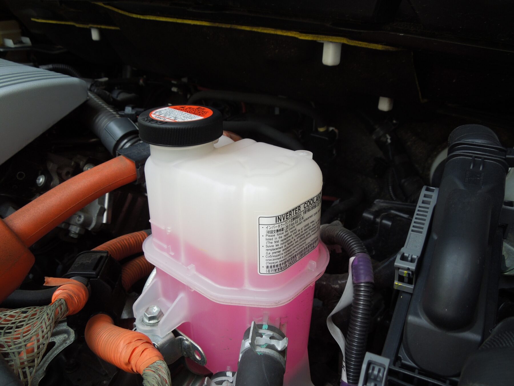 冷却水のリザーバータンク